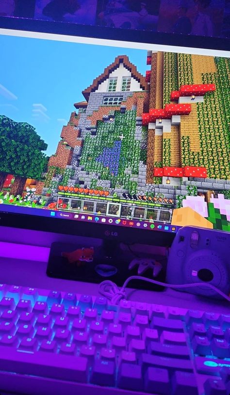 Minecraft Gaming Aesthetic, Game Core Aesthetic, Playing Minecraft Aesthetic, Minecraft Astethic, Playing Videogame Aesthetic, Minecraft On Pc, Aesthetic Video Games, Minecraft Laptop, Videogame Aesthetic