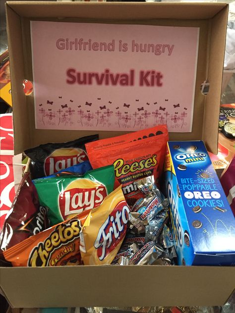 You can keep this girlfriend survival kit in your car for whenever your girlfriend gets hungry. You can create it with snacks that your loved one likes Cute Creative Gifts For Girlfriend, Christmas Ideas For Your Girlfriend, Snacks For Girlfriend, Things To Make For Your Girlfriend Diy, Things To Get Your Girlfriend Christmas, Presents For Gf, Things To Make Your Girlfriend, Suprise For Girlfriend, Diy Presents For Girlfriend