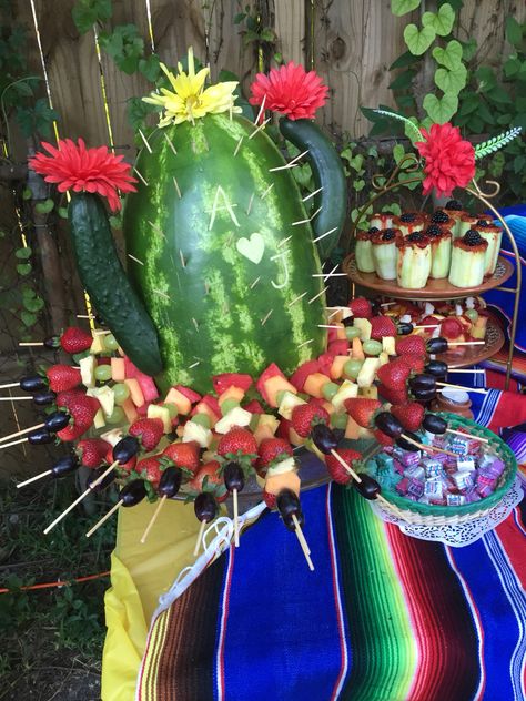 Cactus watermelon - Mexican theme party Mexican Bridal Showers, Mexican Baby Shower, Mexican Birthday Parties, Mexican Babies, Mexican Fiesta Party, Fiesta Bridal Shower, Fiesta Birthday Party, Mexican Birthday, Fiesta Theme Party