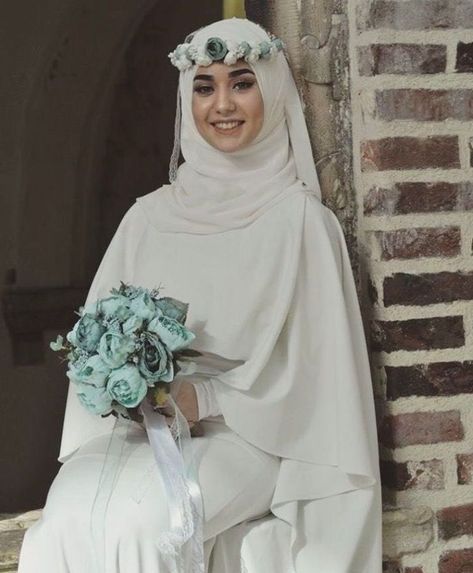 Check out these wedding Hijab styles that are stunning! Muslim Wedding Dress Hijab Bride, Wedding Dress Hijab, Wedding Hijab Styles, Wedding Dresses Hijab Bride, Muslim Wedding Gown, Baju Kahwin, Hijabi Brides, Muslimah Wedding Dress, Muslimah Wedding