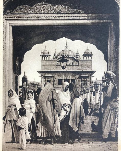 Vintage postcard of The Golden Temple, Amritsar, c.1905 Peter Bance Collection Streetwear Wallpaper, Darbar Sahib, Golden Temple Amritsar, Temple Photography, Punjabi Fashion, History Of India, Golden Temple, Hand Body, Snapchat Filters