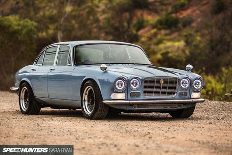 Old English In America: A Jaguar XJ6 With Attitude - Speedhunters 85 Chevy Truck, Custom Dashboard, Jaguar Daimler, Jaguar Cars, Old Vintage Cars, Jaguar Xj, Jaguar Car, Car Projects, Bmw E30