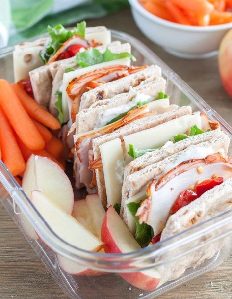 Copycat Starbucks Turkey Protein Box can be prepared ahead of time for an easy lunch! Cold Lunch Recipes, Bistro Box, Protein Box, Cold Lunch, Protein Lunch, Copycat Starbucks, Easy Cold, Cold Lunches, Healthy Lunch Meal Prep