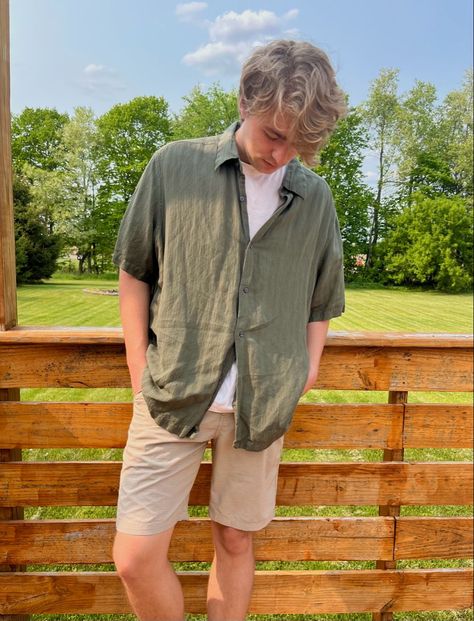 Mens Open Button Up Outfit, Summer Date Fits Men, Guys Outfits With Shorts, Vintage Mens Summer Outfits, Spring Fits Aesthetic Men, Casual Outfits For Guys Summer, Mens Gardening Outfit, Nerdy Man Outfit, Granola Mens Style