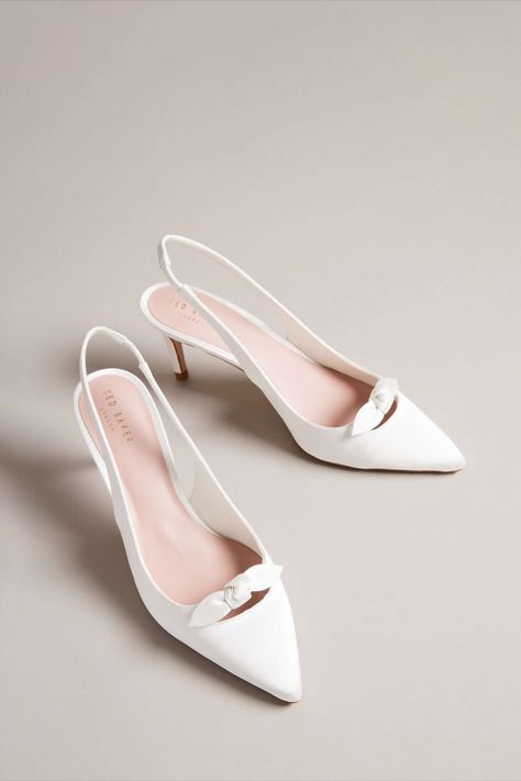 The dreamiest wedding shoes Flat Wedding Shoes For Bride, Simple Wedding Shoes, Best Wedding Shoes, Bride Flats, Flat Wedding Shoes, Comfortable Wedding Shoes, Best Bridal Shoes, Wedding Shoes For Bride, Dress With Flats