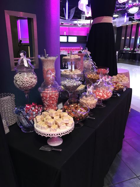 Sweet 16 Treats Table, Food At Sweet 16, Xv Snack Table, Sweet 16 Buffet Ideas, Adult Candy Table, Snack Table Ideas Party Wedding, Sweet 16 Snack Ideas, Sweet 16 Snack Bar, Snacks For Sweet 16 Party