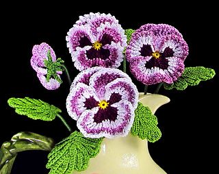 Ravelry: Designs by Beth Herman Pansy Pattern, Flowers Creative, Irish Crochet Flowers, Crochet Patron, Making A Bouquet, Creative Crochet, Form Crochet, Flowers Ideas, Trendy Crochet