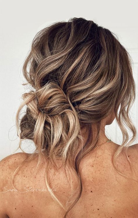 21. Beachy, Effortless Messy Low Bun When it comes to hairdo, the updo is one elegant hair style that never does seem to go... Messy Low Bun, Bridesmaid Hair Inspo, Messy Hair Look, Bridemaids Hairstyles, Wedding Hair Up, Guest Hair, Bridesmaid Hair Makeup, Hair Hoco, Wedding Guest Hairstyles