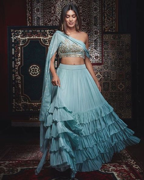 Cowgirl Outfit, Indian Outfits Lehenga, Wedding Lehenga Designs, Lehnga Dress, Lehnga Designs, Indo Western Dress, Salwar Kamiz, Traditional Indian Outfits, Indian Gowns Dresses