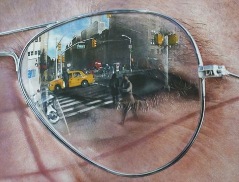You will barely believe your eyes at the sharp paintings by Simon Hennessey from Birmingham, UK. He capitalizes on reflections in sunglasses to portray the city scape or culture. “Constructing my own interpretations of a reality results in blurring the boundaries of what is real and what is made up. I use the camera only as a source to assist me with gathering information.” The crystal clear imagery accentuate strands of hair, skin pores, and every glittering detail on the glasses lens. Simon Hennessey, Reflection Drawing, Reflection Painting, Reflection Art, Gcse Art Sketchbook, Hyper Realistic Paintings, Survival Blanket, Low Calorie Dessert, Reflection Photography