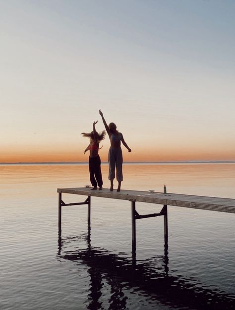 Sitting On Dock Aesthetic, On The Dock Pictures, Jumping Off Dock Aesthetic, Sunset Dock Pictures, Dock Picture Ideas, Dock Photoshoot Ideas, Dock Aestethic, Dock Photo Ideas, Sister Vacation Pictures