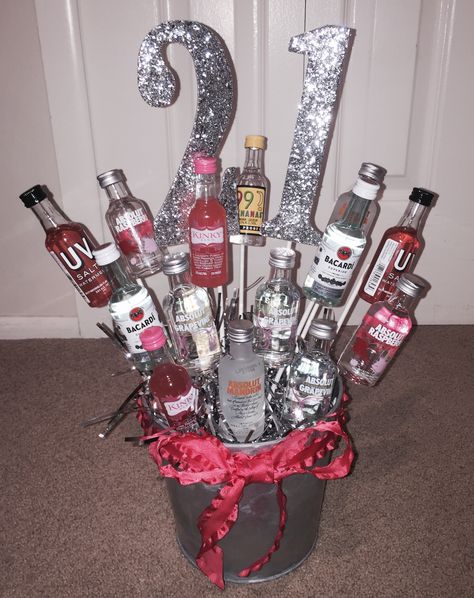 21 B Day Gift Ideas, 21st Birthday Shooter Cake, 21st Birthday Shooter Basket, Gift Basket Alcohol, 21st Birthday Alcohol Basket, Shooter Bouquet Alcohol, Alcohol Tower 21st Birthday, 20 Birthday Present, 21st Birthday Bouquet