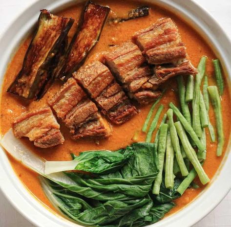 Small Order Porky Belly Kare Kare available this coming Wednesday sin o pasabay, just message me. Canapés, Essen, Crispy Kare Kare, Pinakbet Recipe, Kare Kare Recipe, Peanut Butter Benefits, Sisig Recipe, Lechon Kawali, Pork Belly Slices