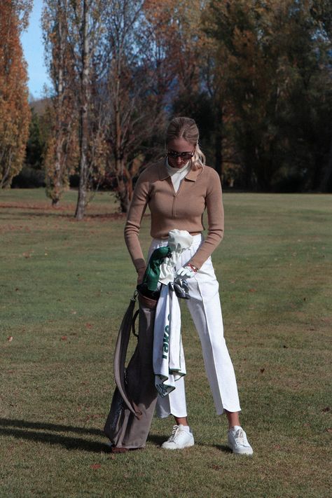Mastering Spring Golf Layering with Katha: Style, Versatility, and Per Golf Outfit Inspiration, Hijabi Golf Outfit, Professional Golf Outfits Women, Ladies Golf Outfits Winter, Golf Outfits Women Modest, Elegant Golf Outfit, Golf Club Outfit Women, Sporty Old Money Outfits, Modest Golf Outfit