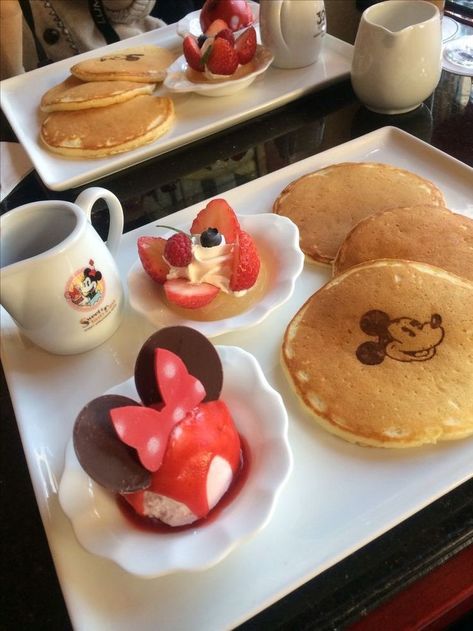 Best Disneyland Food, Disney Tokyo, Disney Desserts, Ambassador Hotel, Disneyland Food, Disney Treats, Disney World Food, Disney Snacks, Think Food