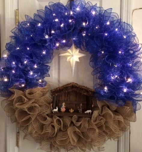 Nativity wreath Nativity Wreath, Easter Deco Mesh Wreath, Christmas Wreath Ideas, Crochet Christmas Wreath, Diy Christmas Wreaths, Christmas Wreaths Diy Easy, Creative Wreaths, Wreaths Ideas, Paper Christmas Decorations