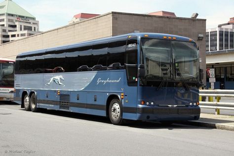 Prevost Coach, Prevost Bus, Bus Trip, Bus City, Greyhound Bus, Europe On A Budget, Bus Line, Healthy Dinner Recipes For Kids, Bus Coach