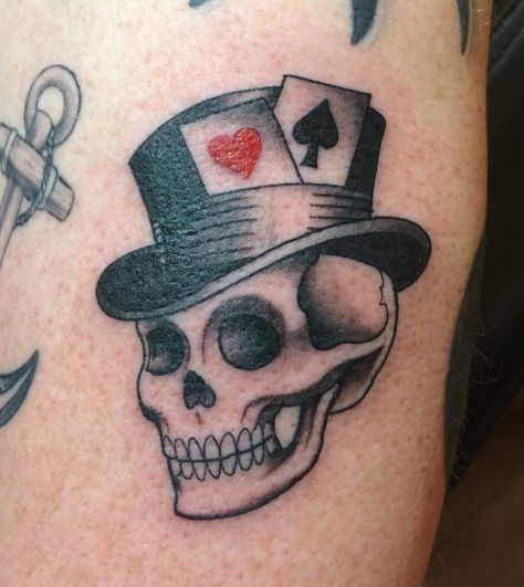 Skull and top hat by Bexx Tattoos Skull Top Hat Tattoo Traditional, Skull With Top Hat Tattoo, Tattoo Art Drawings Sketches, New Orleans Tattoo, Traditional Tattoo Skull, Tattoo Caveira, Hat Tattoo, Dice Tattoo, Lucky Tattoo