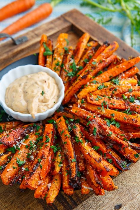 Roasted Carrot Fries, Fedtforbrændende Mad, Carrot Fries, Roasted Carrot, Resep Salad, Makanan Diet, Läcker Mat, Deilig Mat, Veggie Dishes