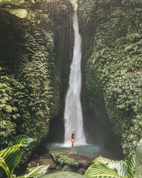 Summer Pictures, Fortuna Costa Rica, Hidden Waterfall, Bali Waterfalls, Waterfall Pictures, Bali Holidays, Waterfall Adventure, Travel Photo, Hawaii Travel