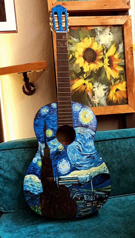 Starry Night Guitar, Guitar Painting Ideas Aesthetic, Art On Guitar Ideas, Acoustic Guitar Art Paint, Painting On Guitar Aesthetic, Hand Painted Guitar Acoustic, Painted Guitars Ideas, Painted Guitar Acoustic, Painting On Guitar