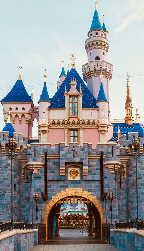 *New* Stunning Sleeping Beauty Castle! (screensaver) Disneyland California Wallpaper, Disneyland Phone Wallpaper, Disneyland Castle California, Disneyland California Castle, Disneyland Background, Disneyland Paris Winter, Disneyland California Aesthetic, Disney Castle Wallpaper, Disneyland Paris Photography