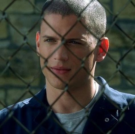 Micheal Scofield, Michael Schofield, Wentworth Miller Prison Break, Leonard Snart, College Poster, Michael Scofield, Wentworth Miller, Black Couples Goals, Cool Instagram