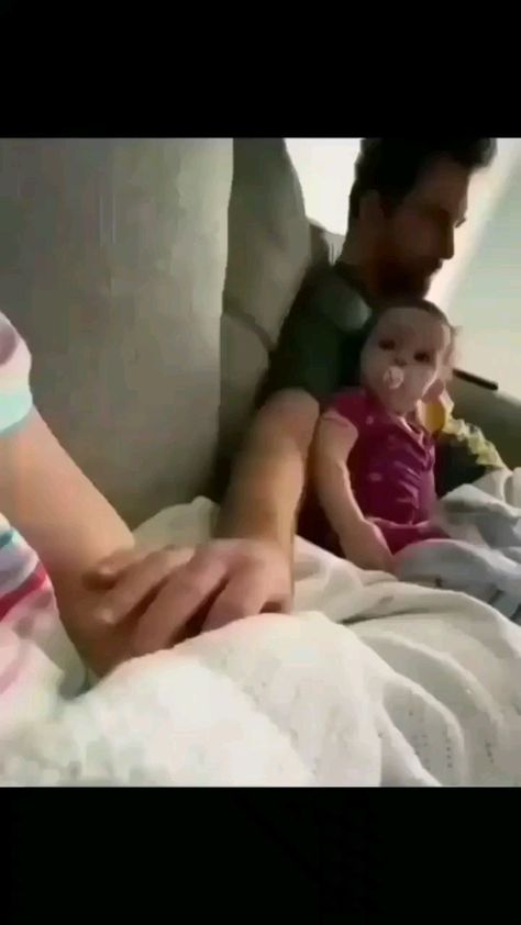 babies.official23 on Instagram: 😍😍 Follow @babies.official23 for more! . . . Credits unknown: Please 🎥 DM for Credit/removal ❤️🙏 Vc -@baby0719_… Funny Family Videos, Baby Videos Funny, Baby Funny Videos, Happy Daughters Day, Childhood Love, طفلة حديثة الولادة, Funny Baby Gif, Funny Baby Quotes