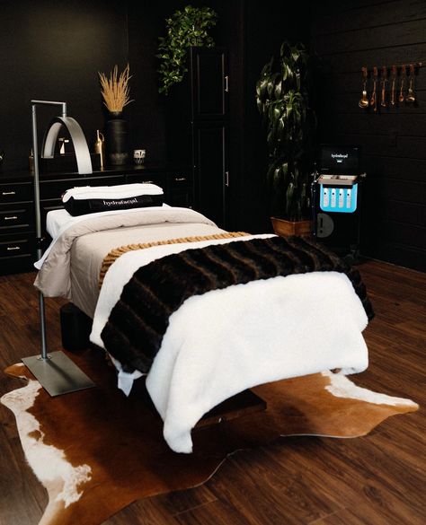 Black And Wood Esthetics, Esthetician Led Sign, Aesthetic Esthetician Room, Black Esthetician Room, Facial Room Design, Esthetician Goals, Esthetician Rooms, Lash Rooms, Solo Esthetician Room