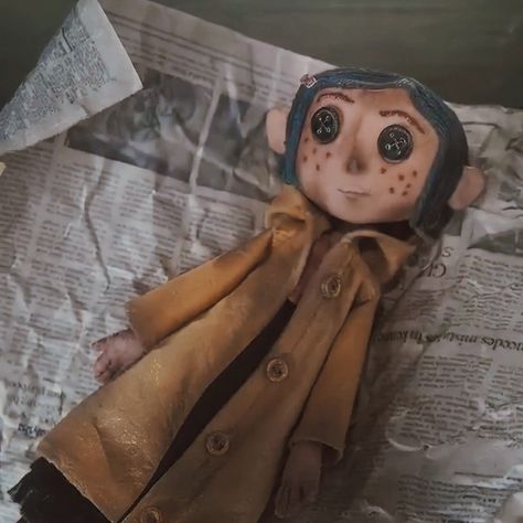 Coraline Costume, Coraline Art, Coraline Movie, Laika Studios, Coraline Aesthetic, Coraline Doll, Coraline Jones, Tim Burton Art, Tim Burton Films