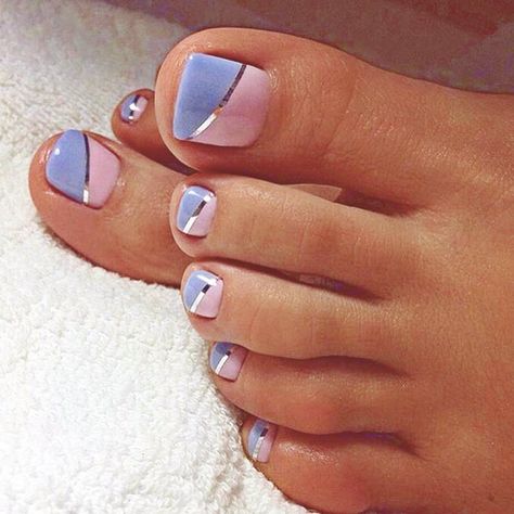 17 Stunning Summer Blue Toe Nail Designs You Need to Try in 2024 Beach Toe Nails, Nail Art Cute, Fake Toenails, Pedicure Designs Toenails, Gel Toe Nails, Acrylic Toes, Cute Toe Nails, Style Français, Summer Toe Nails