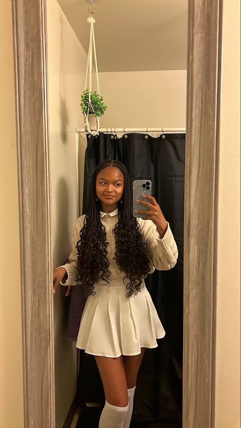 Insta: Diamond_angelina_ #preppy preppy vibes #bathroom #knotlessboxbraids #blackgirlmagic Styles Of Box Braids, Pretty Black Women With Box Braids, Hairstyles Twisted Hair, Preppy Hairstyle For Curly Hair, Preppy Box Braids, Sixth Form Hairstyles, Natural Braided Hairstyles For Women, Preppy Style Black Woman, Preppy Hairstyle Black Women