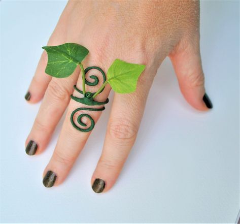 Poison Ivy Jewelry, Ivy Accessories, Poison Ivy Leaves, Ivy Ring, Nature Jewellery, Ivy Costume, Poison Ivy Costumes, Prom Costume, Wedding Halloween