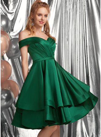 Knee Length Prom Dresses For Teens, Green Dresses Knee Length, Semi Formal Dress Green, Dark Green Knee Length Dress, Aline Hoco Dresses, Satin Short Frocks For Women, Emerald Green Vintage Dress, Emerald Homecoming Dresses, Hoco Dress Inspo Knee Length