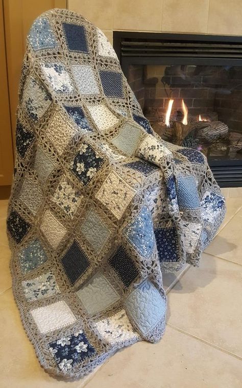 Crochet Quilt Tutorial, Crochet Quilt Pattern, Diy Crafts Crochet, Crochet Crowd, Denim Quilt, Crochet Bedspread, Crochet Quilt, Crochet Fabric, Denim Crafts