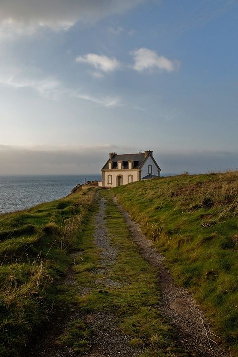 Cottage By The Sea, House By The Sea, Zakopane, Seaside Cottage, Cottagecore Aesthetic, Little Cottage, Foto Inspiration, Nature Aesthetic, Pretty Places