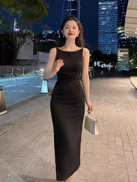 Ultimate Guide: What to Wear to the Opera (80+ Outfits) Professional Party Dress, Simple Designer Dress, Elegant Dresses Petite, U Neck Dress, Long Elegant Satin Dresses, How To Style A Black Dress Formal, Long Black Dress Outfit Formal, Formal Dinner Dress Classy Simple, Black Dress Formal Outfit