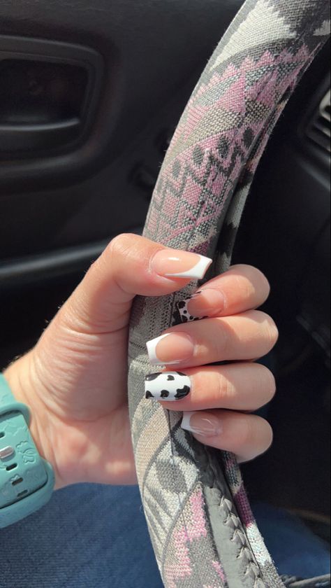 Easy Country Nail Ideas, Acrylic Nails Cowgirl, French Tip Country Nails, Cow Print Short Acrylic Nails, Cowgirl Nails Acrylic, French Tip Cow Nails, Country Style Nails Acrylic, Summer Western Nails Short, Nail Ideas Western Simple