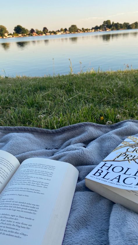 Nature, Reading Atheistic, Reading Astethic Pictures, Readathon Aesthetic, Bookgirls Aesthetic, Reading Book Outside, Reading Outside Aesthetic, Reading Astethic, Book Aethstetic