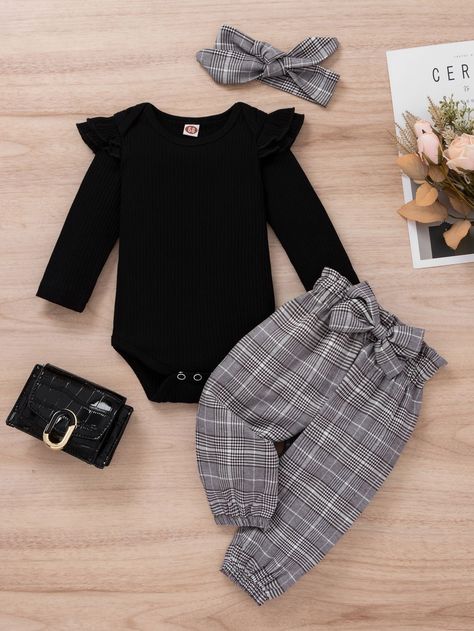 (paid link) And choosing baby girls clothes is in the course of them. Newborn children habit great quantity of pieces of wardrobe. Girls require even more clothing than little boys. The more ... Ikat Kepala, Baby Fits, Ruffle Bodysuit, Fall Baby, Casual Sets, Adorable Baby, Plaid Print