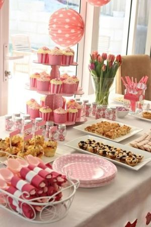 Pretty arrangements for a baby shower buffet table! CAN SEE THIS IN BLUE AND YELLOW FOR RUBBER DUCKY THEME Deco Baby Shower, Babyshower Party, Idee Babyshower, Fiesta Baby Shower, Festa Party, Shower Food, Safari Party, Baby Shower Food, Pink Parties