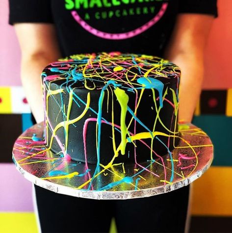Glow Cakes, Neon Birthday Cakes, Bolo Neon, Glow Cake, Neon Cakes, Neon Birthday Party, Glow Birthday Party, Galaxy Cake, 13 Birthday Cake