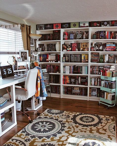 Apartment Home Library, Library Room At Home, Diy Office Library, Home Office Ideas Bookshelves, Loft Reading Area, Bookcases In Bedroom Ideas, Small Library Nook, Spare Room Library, Home Reading Room Ideas