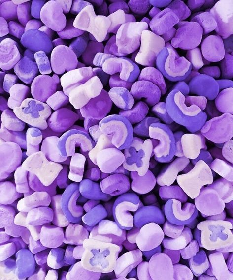 Purple Galaxy Wallpaper, Light Purple Wallpaper, Violet Aesthetic, Purple Food, Purple Candy, Purple Vibe, Shades Of Violet, Lavender Aesthetic, Rainbow Aesthetic