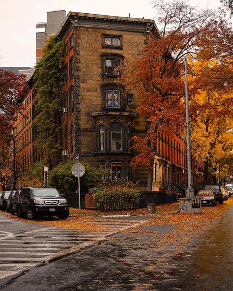 Ibroxim on Instagram: “Enchanted Corner in East Village 🍂” East Village Nyc Aesthetic, Autumn America, Fall Nyc, West Village Apartment, East Village Nyc, West Village Nyc, Chelsea Nyc, Fall City, Nyc Fall