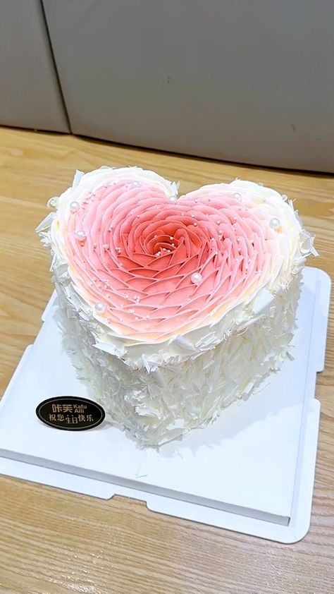 A heart shaped cake! ❤️ | A heart shaped cake! ❤️ | By Nails Art Gallery | Facebook Pastel, Heart Shaped Bridal Shower Cake, Heart Shape Cake Designs, Heart Shape Cake Design, Heart Shape Cake, Valentine Cakes, Gradient Heart, Bubble Cake, Heart Shaped Cake