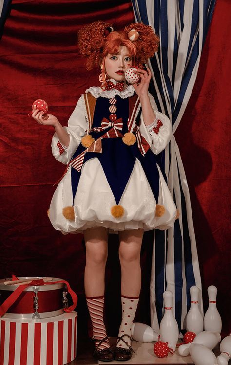 Clown Drawing Outfit, Clown Clothing Aesthetic, Circus Outfits Aesthetic, Cute Clown Dress, Jester Costume Ideas, Court Jester Outfit, Clown Cosplay Aesthetic, Clown Outfit Reference, Aesthetic Clown Outfits