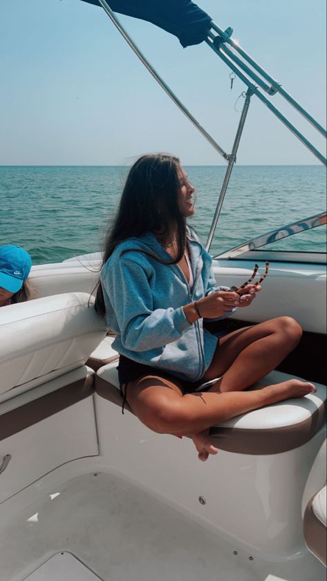 Boating Inspo / lake michigan / Instagram Inspo / girls day Michigan Lake Aesthetic, Boat Day Aesthetic, Boating Aesthetic, Michigan Lake House, Lake Aesthetic, Lake Michigan Chicago, Michigan Lake, Boat Day, Day Aesthetic
