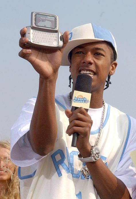 Pics Of Celebrities, Nick Cannon, 90s Hip Hop Fashion, Flip Phones, T Mobile, Real Life Stories, Celebrity Entertainment, Hip Hop Fashion, Celebrity Crush