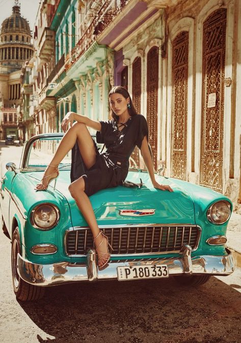 ROBERTA BIAGI SS17 - Nima Benati Retro Car Photoshoot, Classic Car Photoshoot, Car Shoot, Haircut Selfie, Car Fashion, Photo Hijab, Car Poses, Auto Retro, Vintage Photoshoot